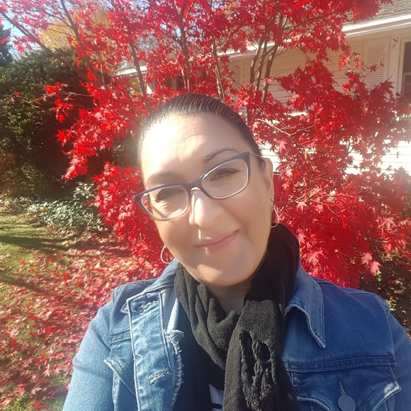 Meet your Posher! - Picture 3 of 4